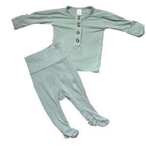 Lou Lou & Company newborn top and bottom set (mint/sage green)
